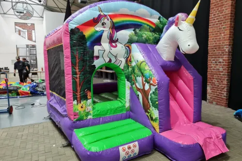 Einhorn II Hüpfburg mit Rutsche