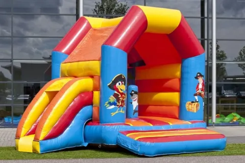 Piratenhüpfburg mit Rutsche